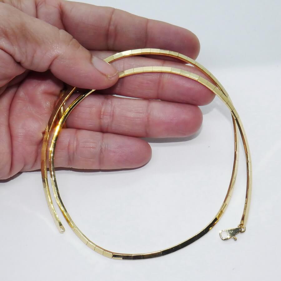 Collar Omega Semirrígido en Oro de 18k — 10,50 g ✨ Un diseño que combina fuerza y suavidad - Imagen 3