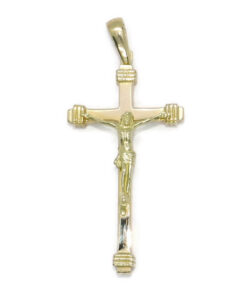 Cruz de oro de 18k de gran presencia, con un peso de 8,35 gramos.
