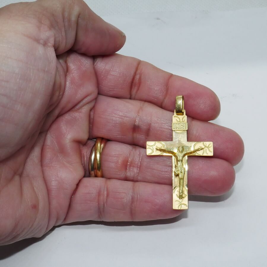 Colgante Cruz Oro 18k con Cristo Tallado 4,70 g | Joya Clásica Acabado Mate y Brillo - Imagen 2