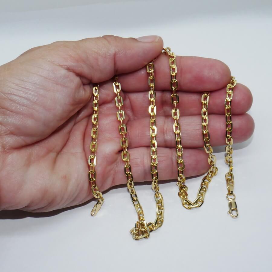 Cadena de oro amarillo de 18k para hombre con eslabones cuadrados planos de 4 mm y 60 cm de largo. Elegante, brillante y versátil - Imagen 2