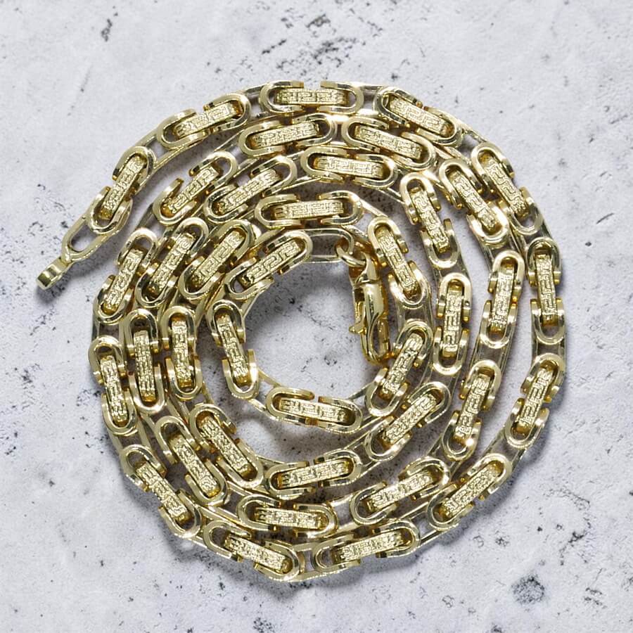 Cadena Hombre Oro Amarillo 18 Quilates 22,55 g – 60 cm – Diseño Forzado con Greca Grabada – Cierre Mosquetón