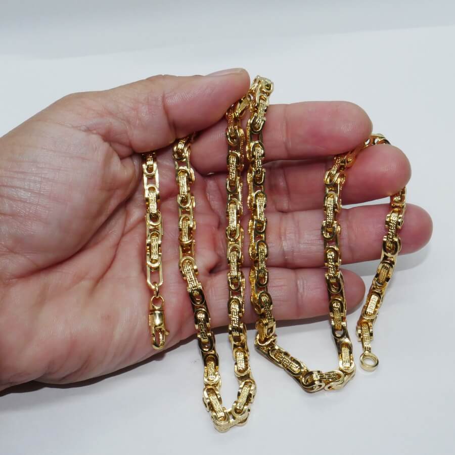 Cadena Hombre Oro Amarillo 18 Quilates 22,55 g – 60 cm – Diseño Forzado con Greca Grabada – Cierre Mosquetón - Imagen 3