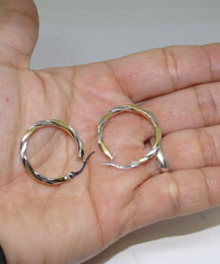 Pendientes Aro Bicolor Mujer Oro Amarillo y Blanco 18K | 25 mm | Tubo Cuadrado 2,5 mm | 2,00 g | Aros Elegantes y Modernos con Cierre Seguro - Imagen 3